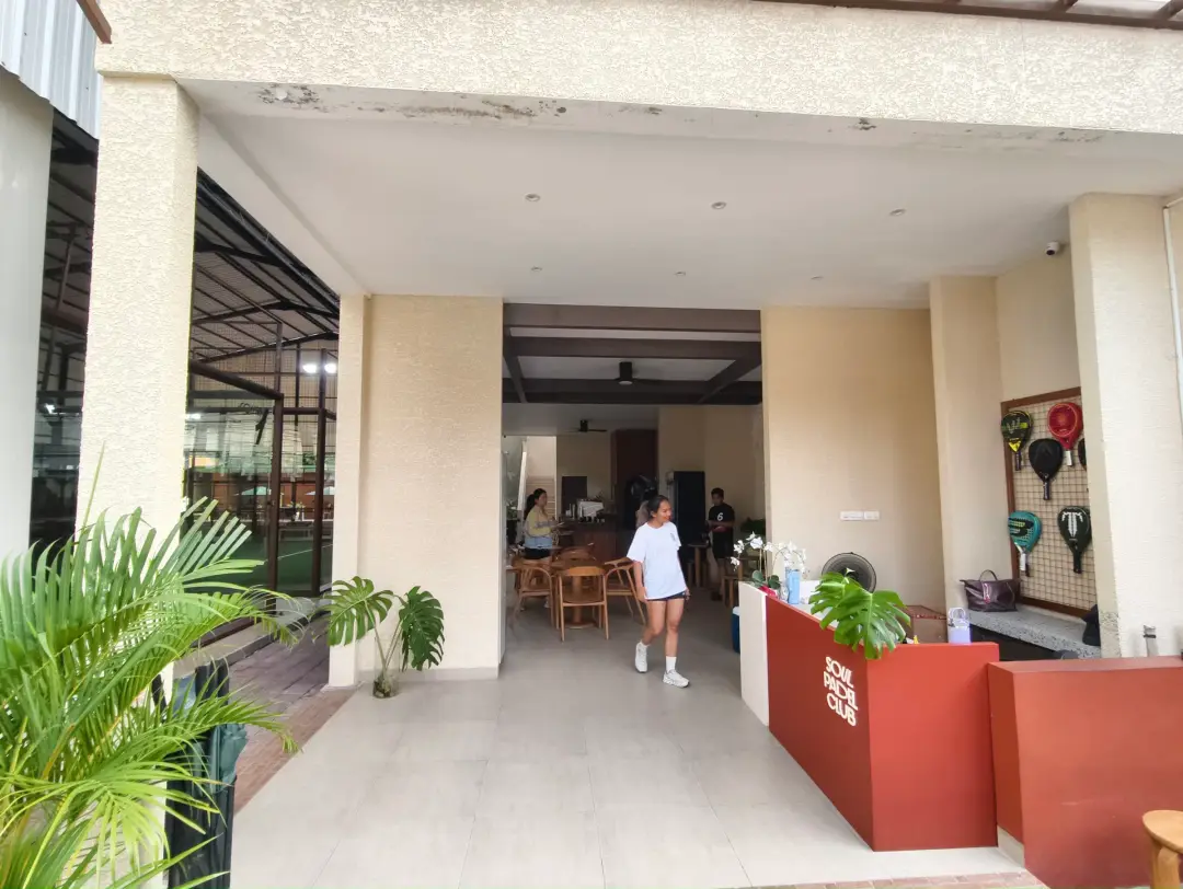 Reception and café entrance
